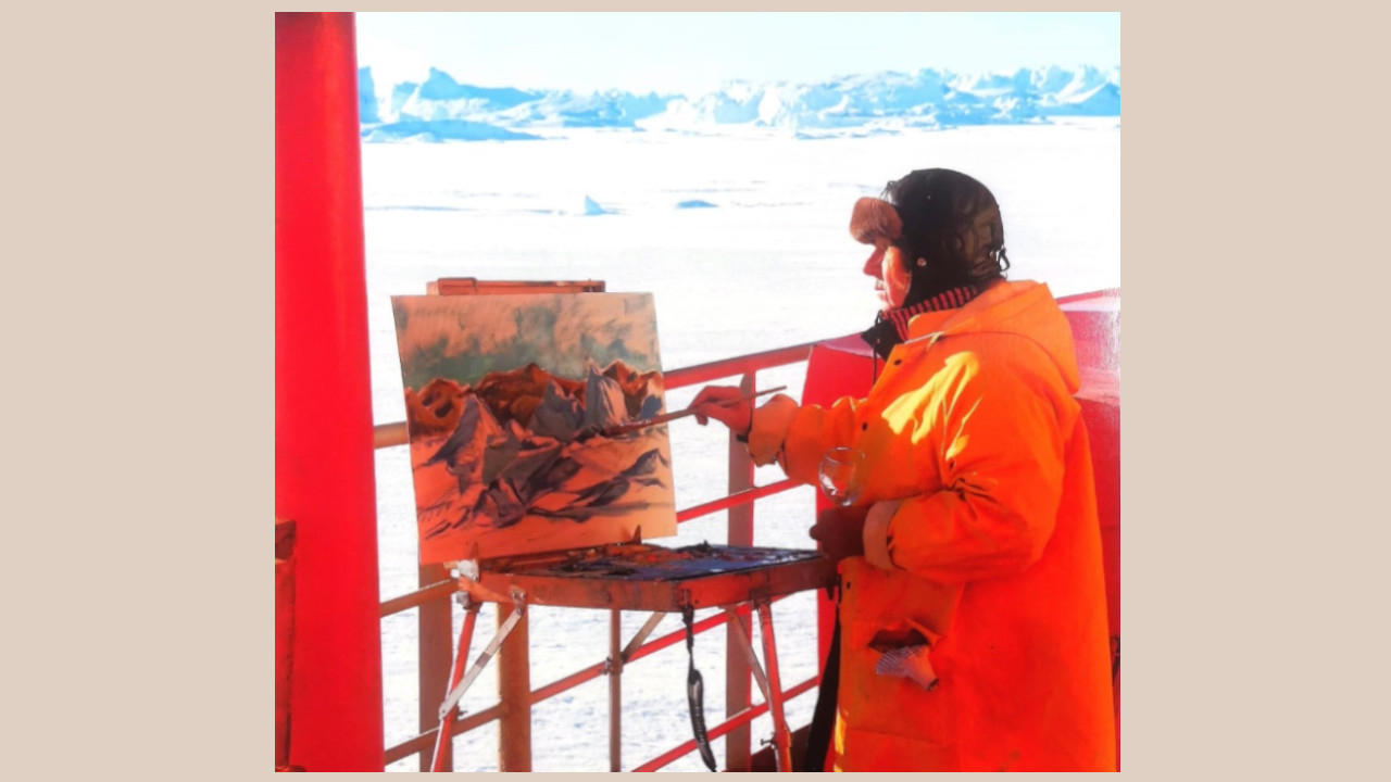 Lilia Slawinskaja bei der Arbeit auf dem Forschungsschiff „Akademik Fjodorow“, Antarktis, 2018