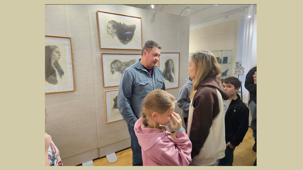 Dmitri Krell beantwortet Fragen der SchülerInnen