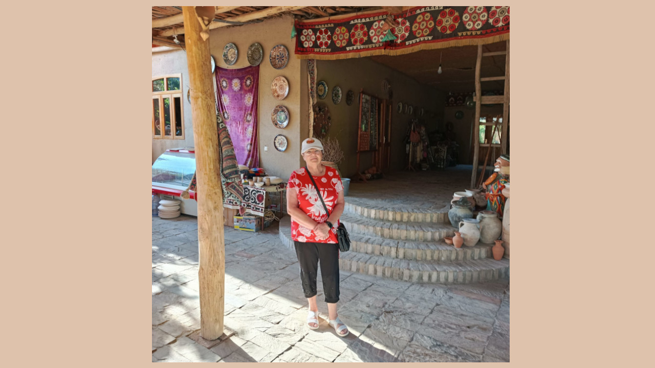 Ekaterina Schmidt lernt die Töpferkunst in Usbekistan kennen