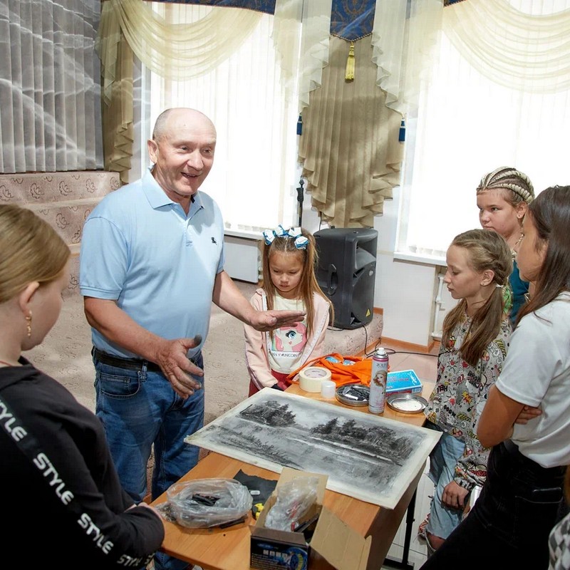 Workshop des Künstlers Sergei Solnikow (Marker) im Rahmen des Michail-Werner-Festival-Wettbewerbs (Kemerowo, 2023)